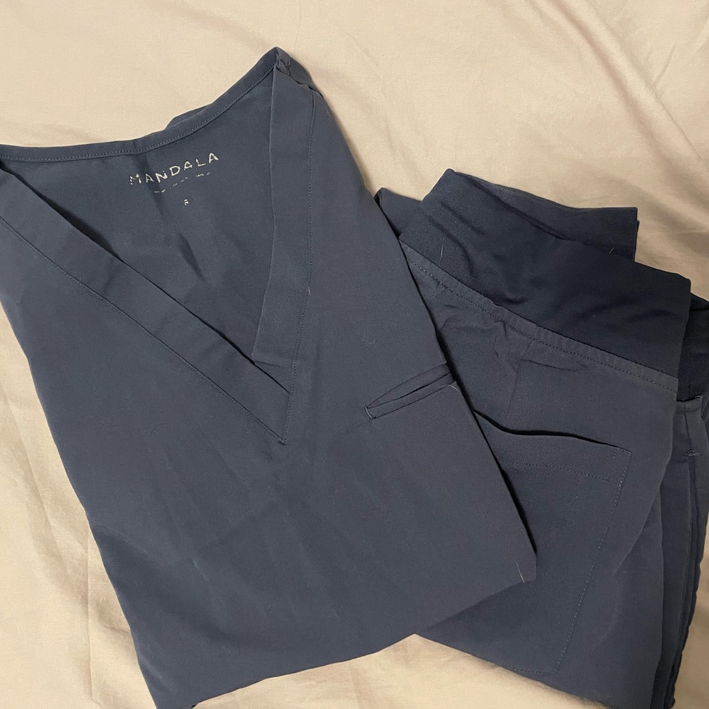 Mandala jogger scrub set